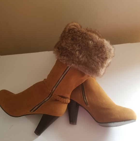 Boots - Picture 3 of 5